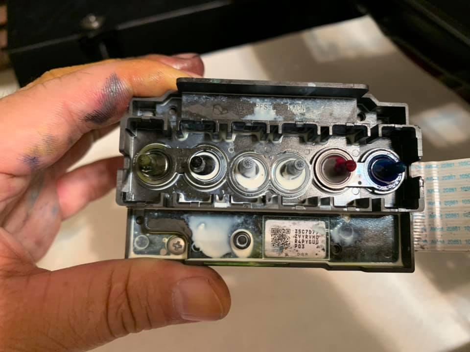 拆下的 EPSON 1390 噴頭