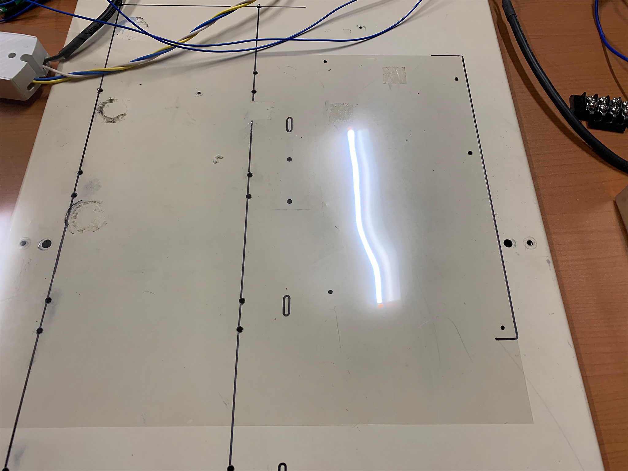 之後把投影片翻面(一定要翻對喔,水平或垂直鏡射),然後放到電板上。