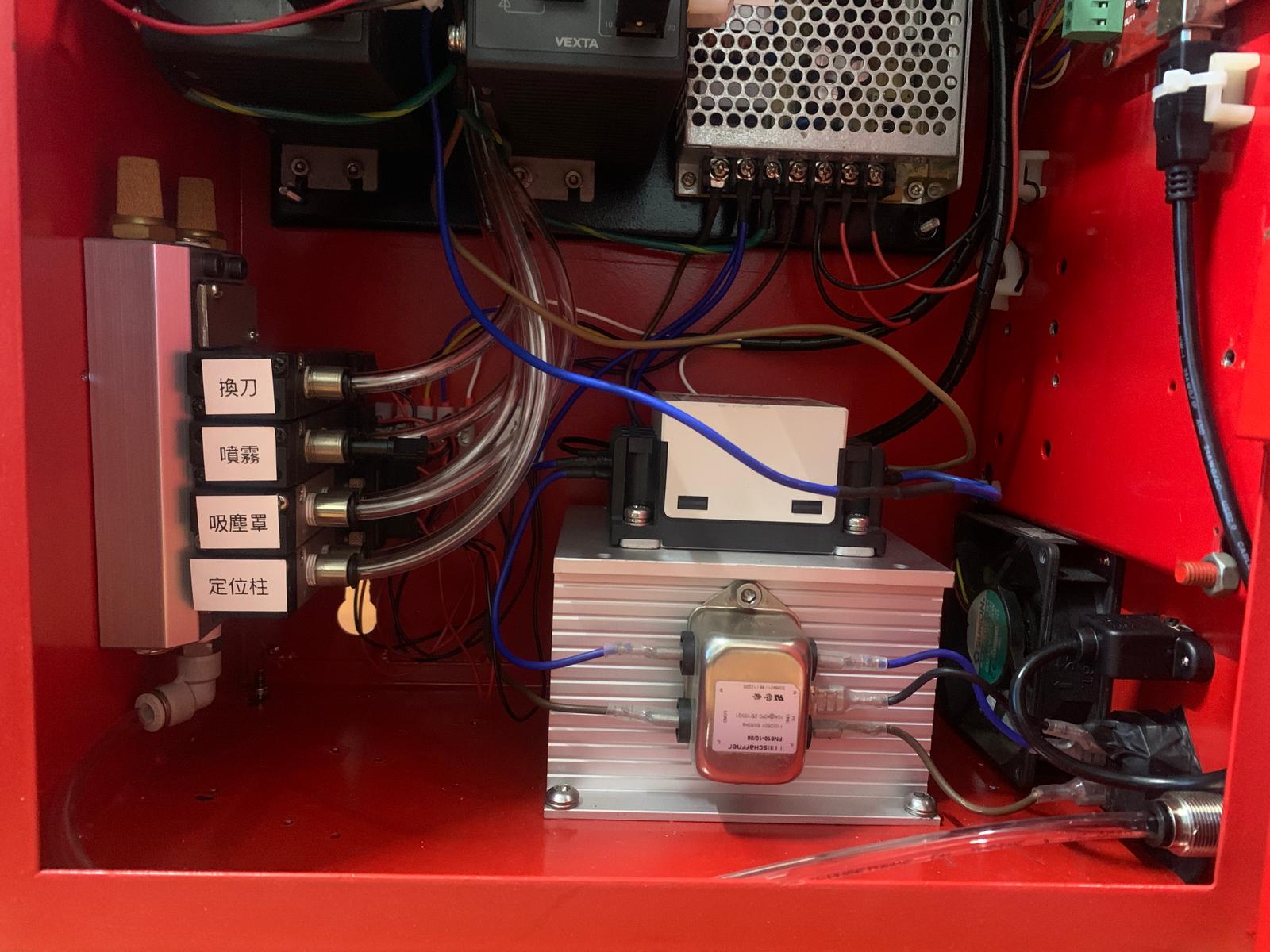 連同氣壓控制閥也作在裡面