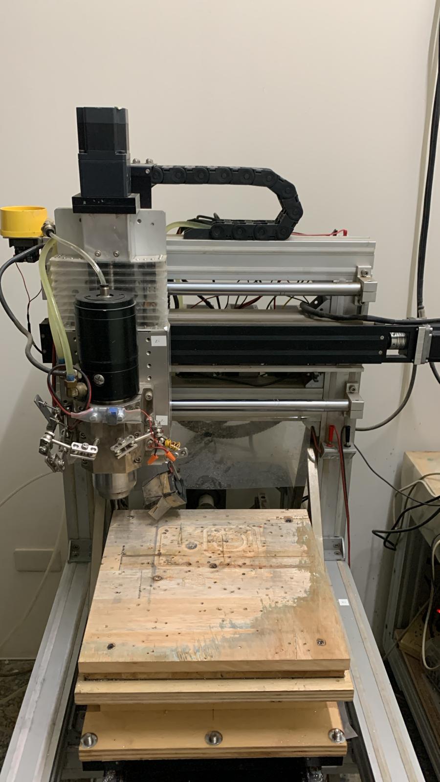 用回收廠取得的材料組成 CNC